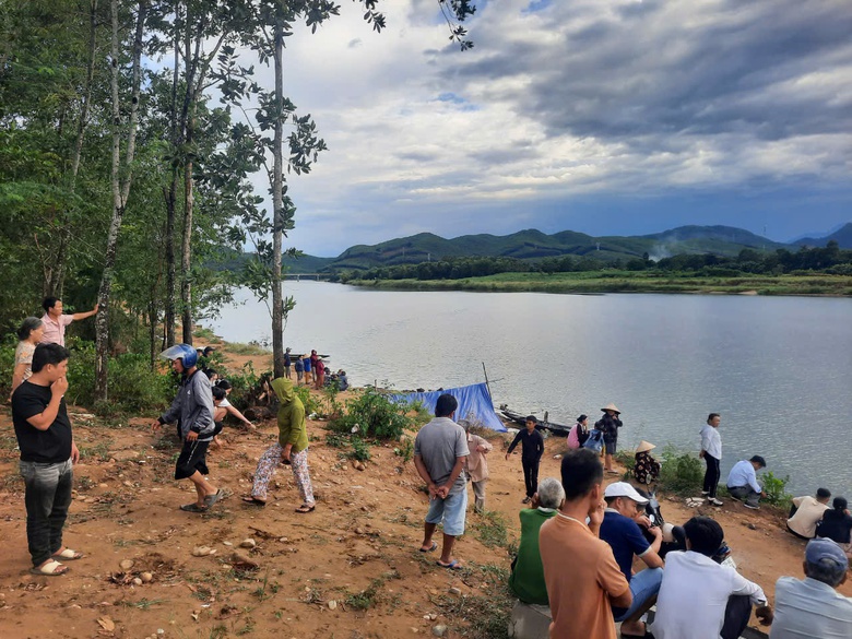 Nh&oacute;i l&ograve;ng 2 anh em ruột tắm s&ocirc;ng bị đuối nước- Ảnh 3.