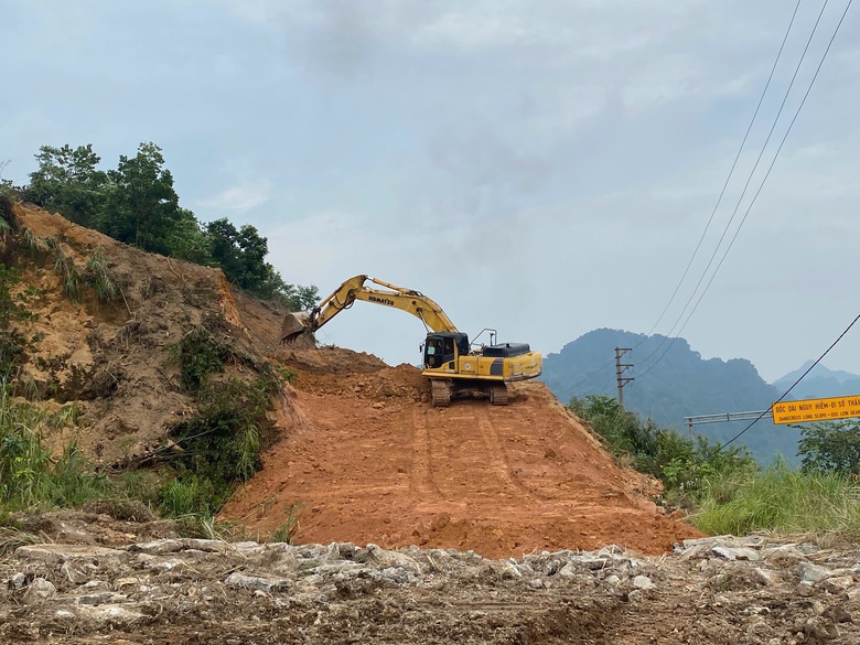 Nhộn nhịp c&ocirc;ng trường thi c&ocirc;ng quốc lộ 279 xuy&ecirc;n nghỉ lễ- Ảnh 4.
