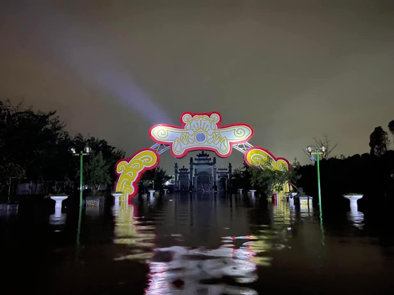 H&agrave;ng ngh&igrave;n người ở H&agrave; Nam gia cố đ&ecirc;, chạy lũ cả ng&agrave;y lẫn đ&ecirc;m- Ảnh 25.