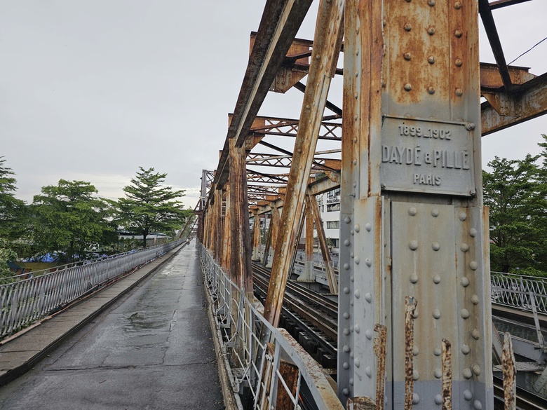 Cấm phương tiện qua cầu Long Bi&ecirc;n, CSGT t&uacute;c trực điều tiết- Ảnh 9.