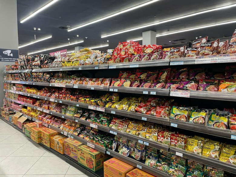 Nhiều tỉnh miền Bắc ch&igrave;m trong biển nước, cung ứng h&agrave;ng ho&aacute; thiết yếu ra sao?- Ảnh 2.