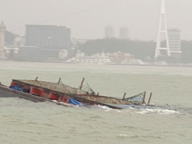 Rà quét chướng ngại vật, sớm đưa cảng biển Quảng Ninh khai thác trở lại- Ảnh 1. Rà quét chướng ngại vật, sớm đưa cảng biển Quảng Ninh khai thác trở lại- Ảnh 1.