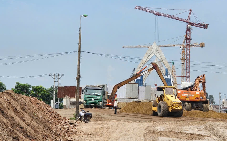 Hối hả c&ocirc;ng trường cầu d&acirc;y văng bắc qua s&ocirc;ng Đ&agrave;o ở Nam Định- Ảnh 4.