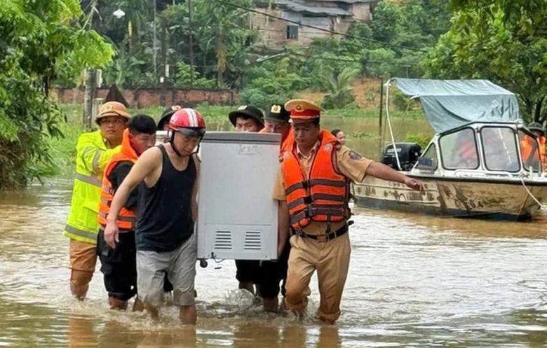 Ph&uacute; Thọ: Nước lũ tr&agrave;n đ&ecirc;, nhiều hộ d&acirc;n phải di dời khẩn cấp- Ảnh 2.