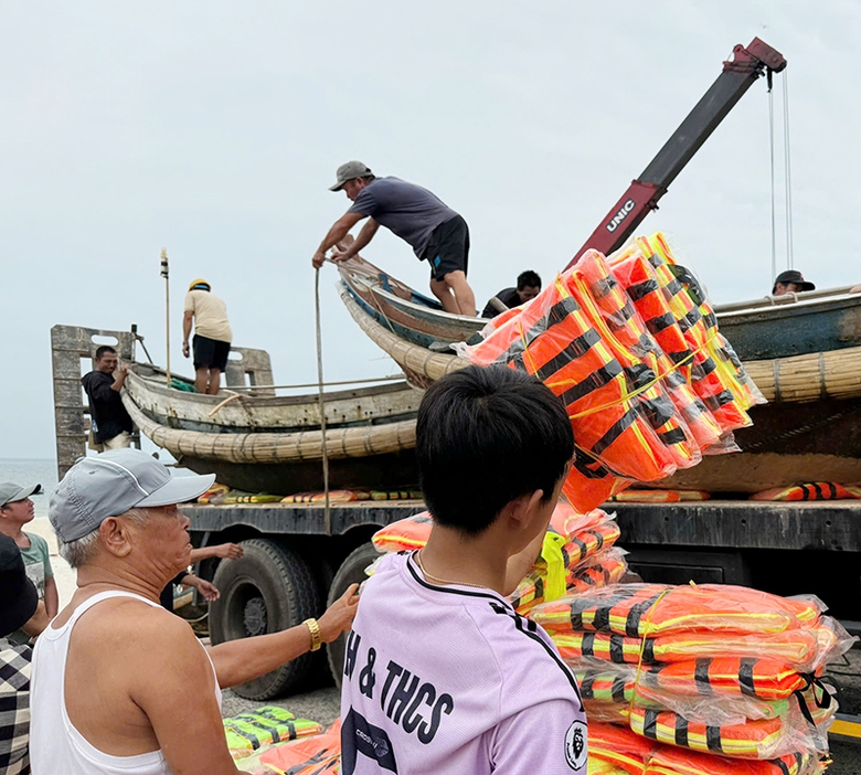 H&agrave; Tĩnh, Quảng B&igrave;nh ủng hộ người d&acirc;n v&ugrave;ng lũ hơn 7 tỷ đồng- Ảnh 3.