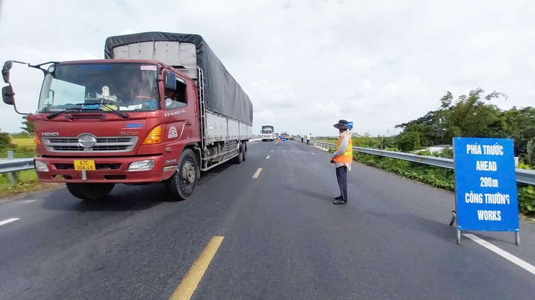 Bắt đầu b&ugrave; l&uacute;n cho 25 vị tr&iacute; đầu cầu tr&ecirc;n tuyến tr&aacute;nh Long Xuy&ecirc;n- Ảnh 1.