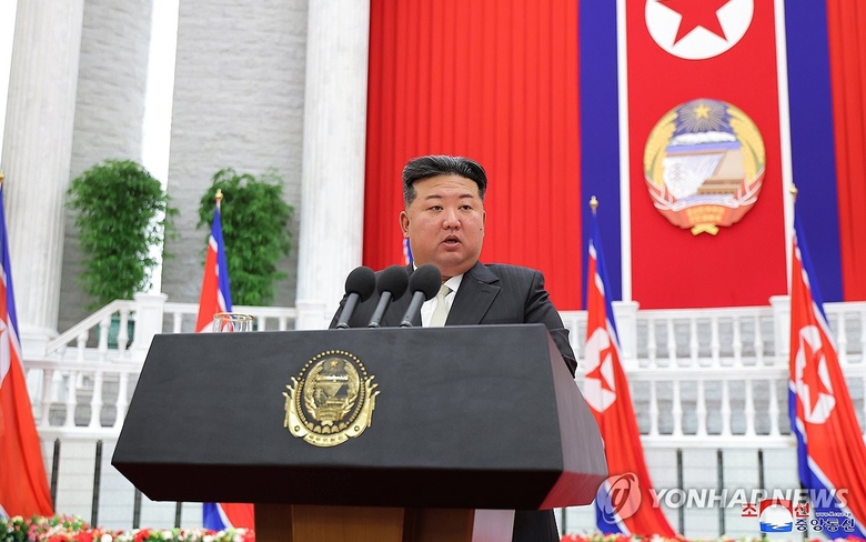 L&atilde;nh đạo Triều Ti&ecirc;n Kim Jong-un muốn đẩy mạnh sản xuất vũ kh&iacute; hạt nh&acirc;n