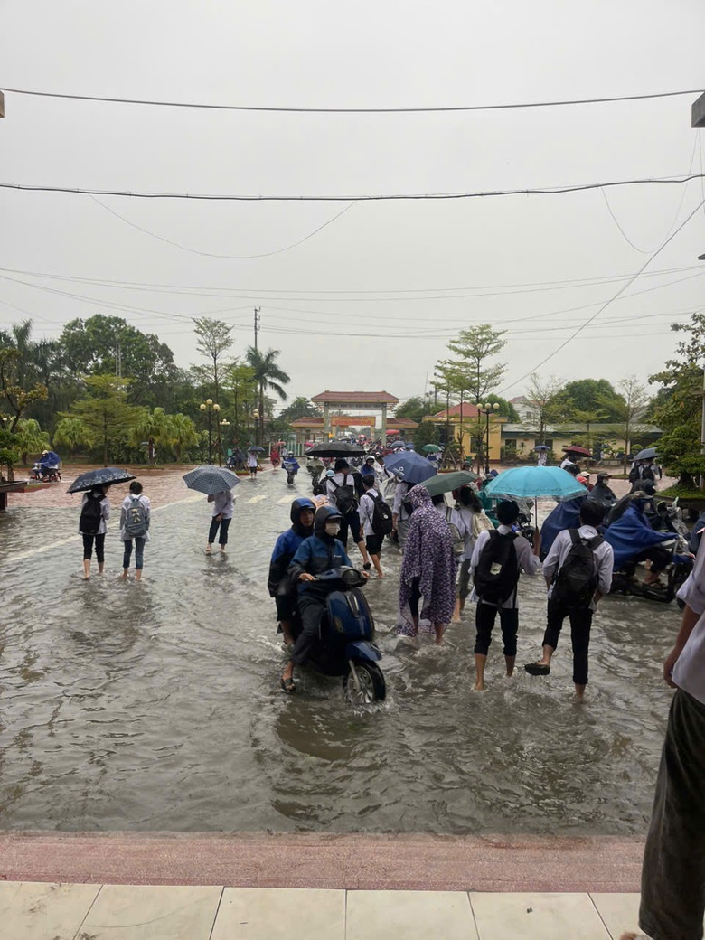 Mưa lớn, nhiều nơi ở Th&aacute;i B&igrave;nh ngập s&acirc;u- Ảnh 10.