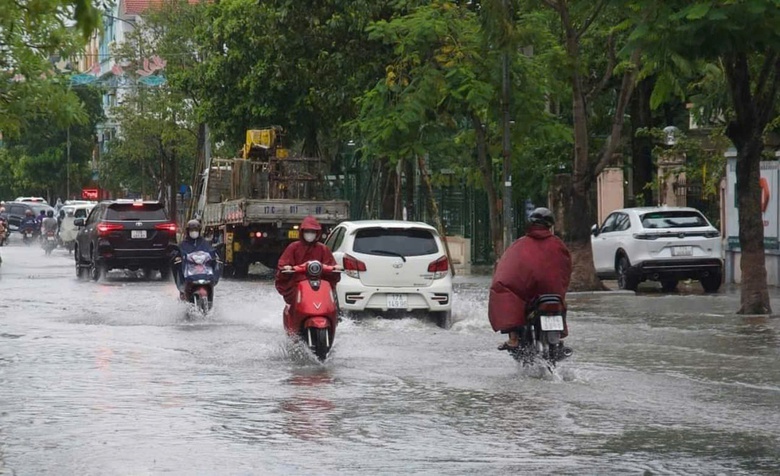 Mưa lớn, nhiều nơi ở Th&aacute;i B&igrave;nh ngập s&acirc;u- Ảnh 3.