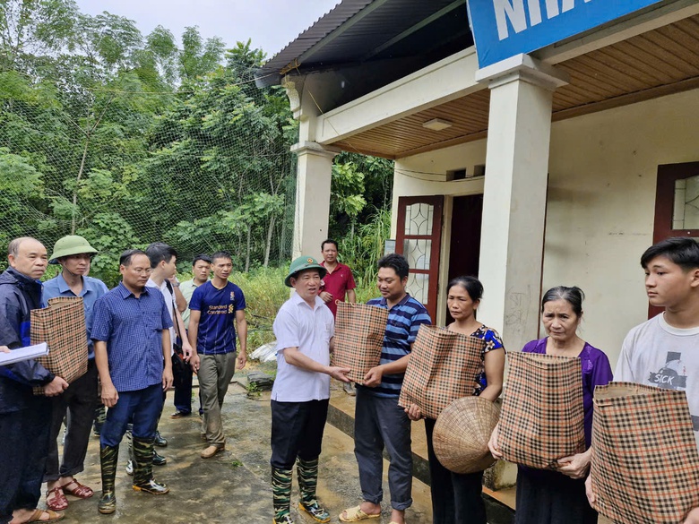 H&agrave; Tĩnh, Quảng B&igrave;nh ủng hộ người d&acirc;n v&ugrave;ng lũ hơn 7 tỷ đồng- Ảnh 2.