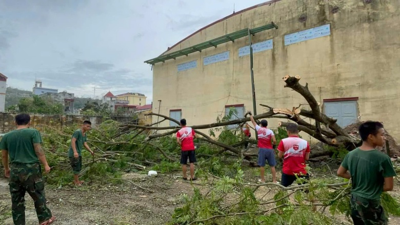 Thanh ni&ecirc;n t&igrave;nh nguyện khắp nơi hỗ trợ Hải Ph&ograve;ng khắc phục hậu quả b&atilde;o số 3- Ảnh 7.