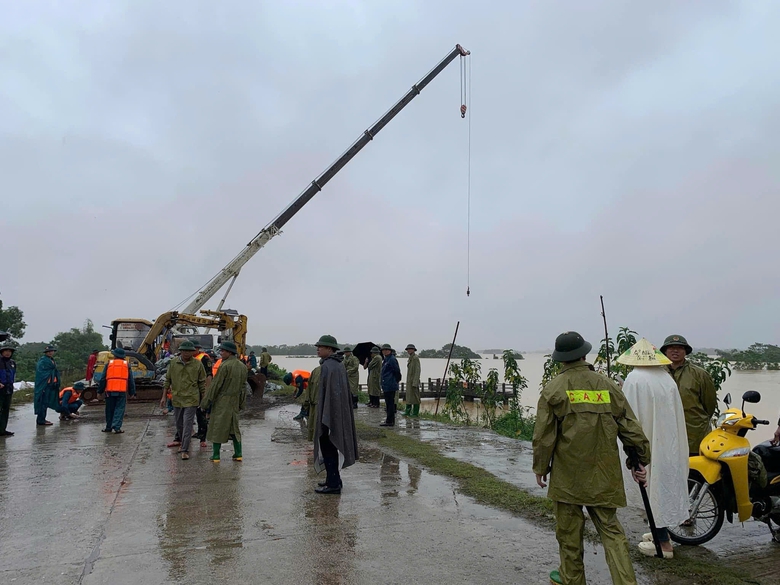 Vĩnh Ph&uacute;c: Bục cống cầu Triệu, nước s&ocirc;ng tr&agrave;n v&agrave;o trong đ&ecirc;- Ảnh 3.