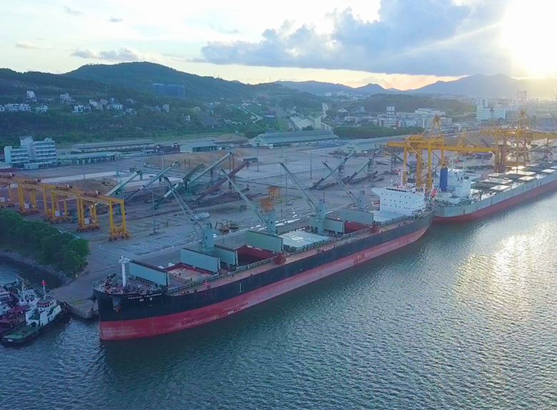 Nghi&ecirc;m cấm lợi dụng b&atilde;o, lũ để tăng cước vận tải biển v&agrave; gi&aacute; dịch vụ cảng biển- Ảnh 1.