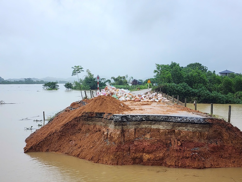 Nước l&ecirc;n cao, chưa thể v&aacute; đoạn đ&ecirc; s&ocirc;ng L&ocirc; nối Ph&uacute; Thọ v&agrave; Tuy&ecirc;n Quang- Ảnh 3.