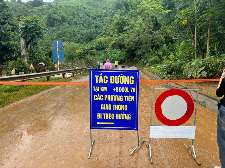 Nhiều quốc lộ ở c&aacute;c tỉnh miền n&uacute;i hư hỏng nghi&ecirc;m trọng, nguy cơ sạt lở c&ograve;n cao- Ảnh 6.