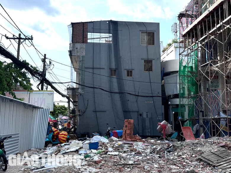 Metro số 2 gặp khó vì giải phóng mặt bằng, hạ tầng kỹ thuật- Ảnh 2. Metro số 2 gặp khó vì giải phóng mặt bằng, hạ tầng kỹ thuật- Ảnh 2.