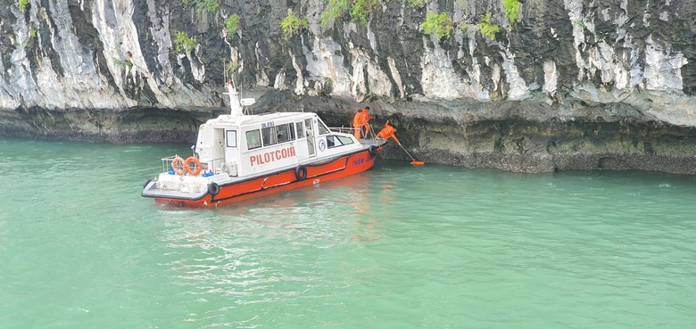 Đưa thợ lặn xuống tìm kiếm thuyền viên mất tích sau bão số 3- Ảnh 4. Đưa thợ lặn xuống tìm kiếm thuyền viên mất tích sau bão số 3- Ảnh 4.