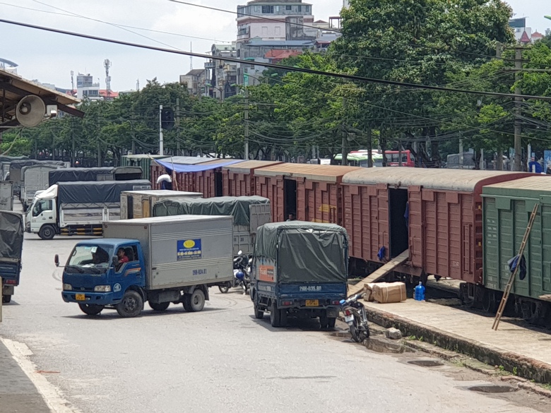 Đường sắt nhận vận chuyển miễn ph&iacute; h&agrave;ng cứu trợ từ ph&iacute;a Nam ra H&agrave; Nội- Ảnh 1.