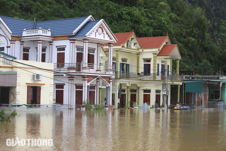 Ninh B&igrave;nh: Nước s&ocirc;ng Ho&agrave;ng Long vượt b&aacute;o động 3, hơn 1.000 ng&ocirc;i nh&agrave; bị ngập- Ảnh 2.
