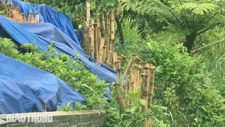 Biểu tượng Cổng trời ở Mường Lát bị sạt lở- Ảnh 3. Biểu tượng Cổng trời ở Mường Lát bị sạt lở- Ảnh 3.