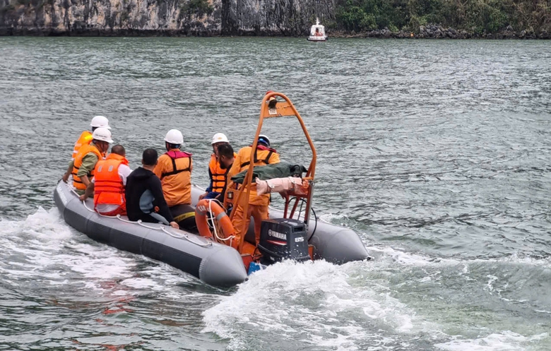 Đưa thợ lặn xuống tìm kiếm thuyền viên mất tích sau bão số 3- Ảnh 3. Đưa thợ lặn xuống tìm kiếm thuyền viên mất tích sau bão số 3- Ảnh 3.
