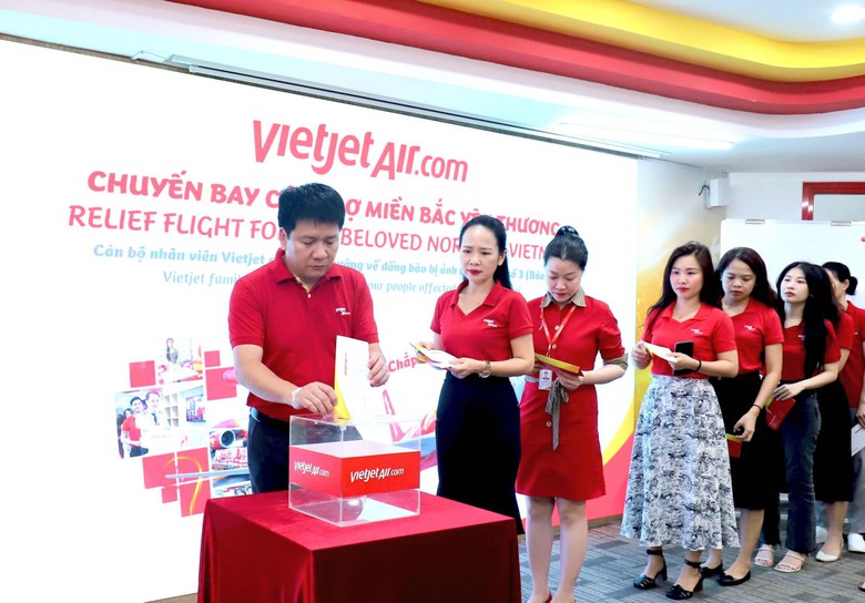 Vietjet chung tay ủng hộ người d&acirc;n v&ugrave;ng lũ- Ảnh 4.