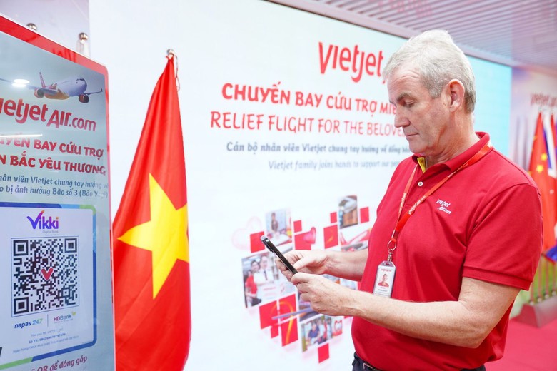 Vietjet chung tay ủng hộ người d&acirc;n v&ugrave;ng lũ- Ảnh 5.