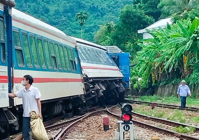 X&aacute;c định nguy&ecirc;n nh&acirc;n 2 vụ t&agrave;u hỏa bị sự cố trật b&aacute;nh khi qua ga Lăng C&ocirc;- Ảnh 2.