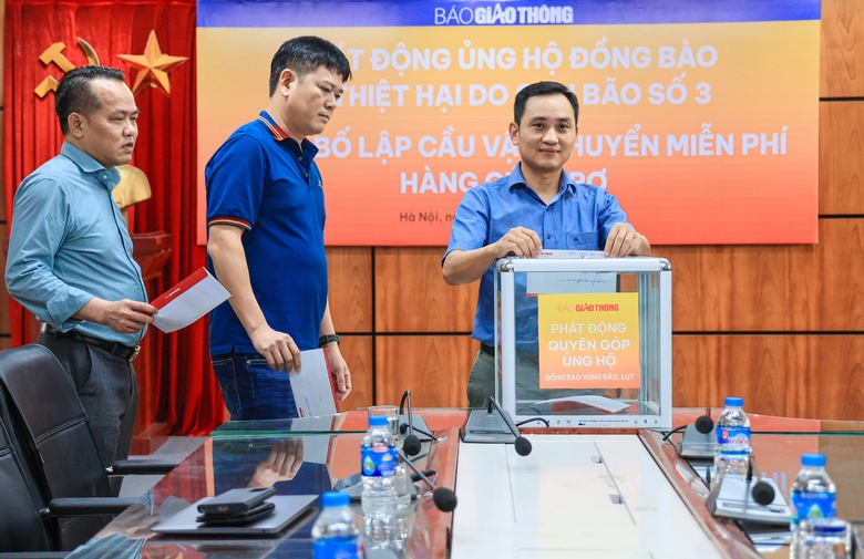 B&aacute;o Giao th&ocirc;ng quy&ecirc;n g&oacute;p v&agrave; lập cầu vận chuyển miễn ph&iacute; h&agrave;ng cứu trợ đồng b&agrave;o sau b&atilde;o số 3- Ảnh 2.