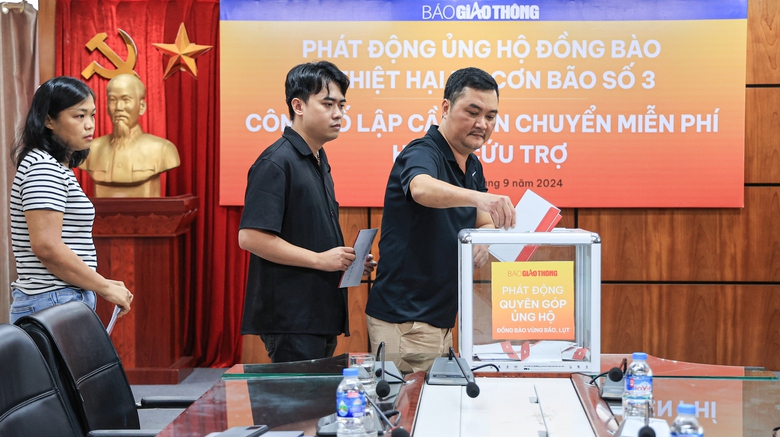 B&aacute;o Giao th&ocirc;ng quy&ecirc;n g&oacute;p v&agrave; lập cầu vận chuyển miễn ph&iacute; h&agrave;ng cứu trợ đồng b&agrave;o sau b&atilde;o số 3- Ảnh 4.