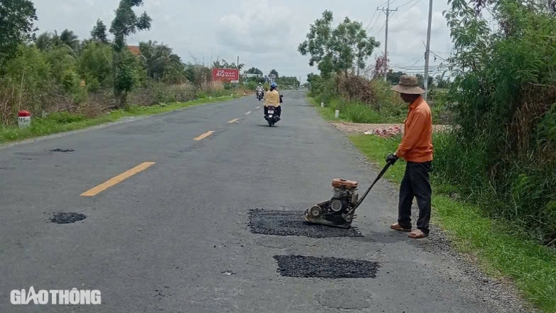 Khẩn trương khắc phục hư hỏng quốc lộ 1 qua C&agrave; Mau sau phản &aacute;nh của B&aacute;o Giao th&ocirc;ng- Ảnh 2.