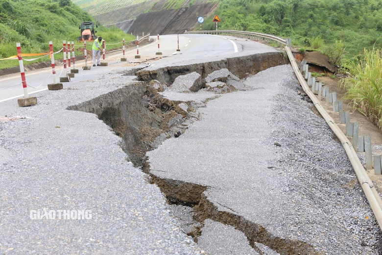Vị tr&iacute; sạt lở taluy &acirc;m ở km 250.