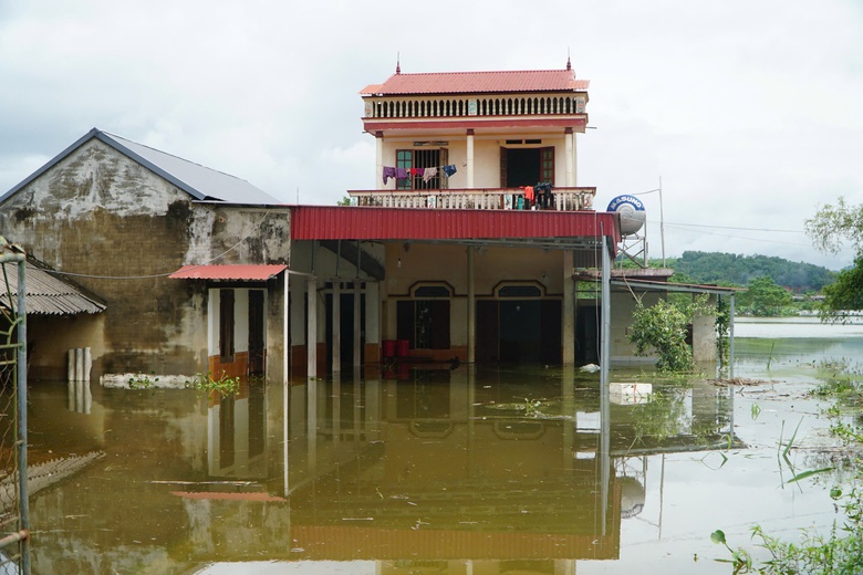 Lũ tr&ecirc;n s&ocirc;ng Bưởi d&acirc;ng cao, hơn 200 nh&agrave; d&acirc;n ở Thanh H&oacute;a bị ngập- Ảnh 3.