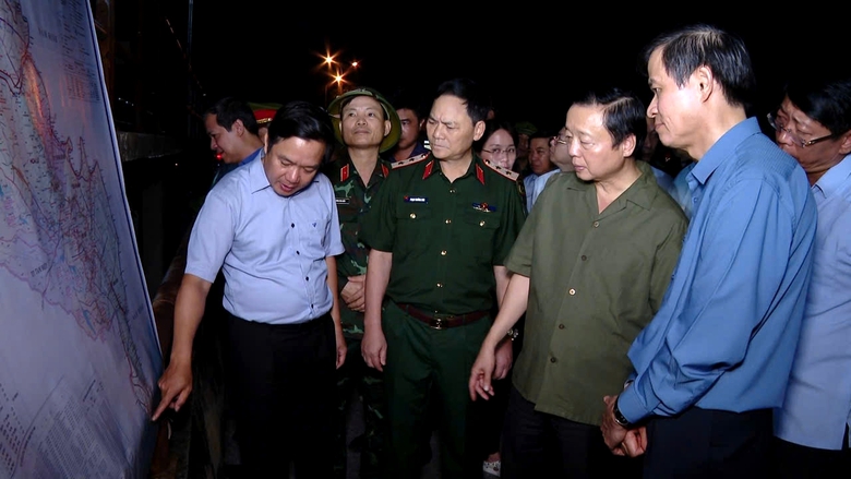 Ph&oacute; Thủ tướng Trần Hồng H&agrave;: Kh&ocirc;ng để d&acirc;n thiếu thực phẩm, nước uống, thuốc men- Ảnh 1.