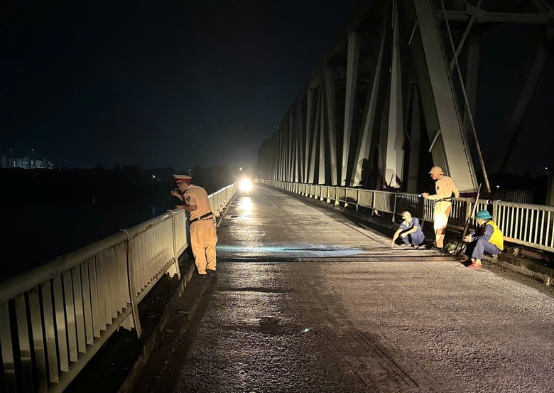 Thực hư cầu H&agrave;m Rồng bị nước lũ s&ocirc;ng M&atilde; l&agrave;m nứt, x&ocirc; lệch- Ảnh 3.