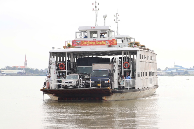 Tạm dừng hoạt động bến ph&agrave; Đ&igrave;nh Khao, xe cộ lưu th&ocirc;ng ra sao?- Ảnh 1.