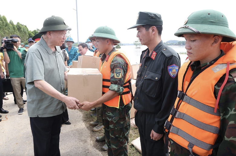 Tổng B&iacute; thư, Chủ tịch nước: Cứu d&acirc;n l&agrave; ưu ti&ecirc;n cao nhất- Ảnh 3.