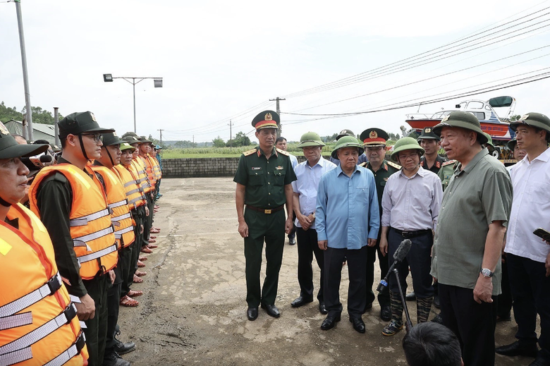 Tổng B&iacute; thư, Chủ tịch nước: Cứu d&acirc;n l&agrave; ưu ti&ecirc;n cao nhất- Ảnh 2.