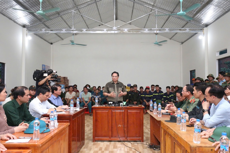 Thủ tướng Phạm Minh Ch&iacute;nh: Trước 31/12 phải t&aacute;i lập được th&ocirc;n L&agrave;ng Nủ- Ảnh 5.