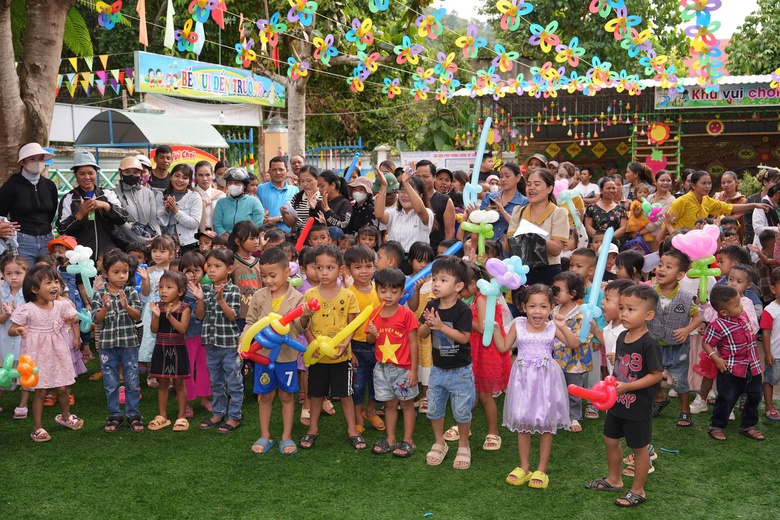 Mang Trung thu đến sớm với c&aacute;c em nhỏ ở miền n&uacute;i Quảng Nam- Ảnh 6.
