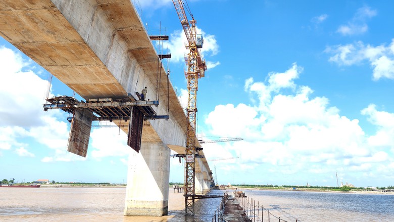 Dừng tổ chức sự kiện hợp long cầu vượt sông Hồng nối Thái Bình - Nam Định- Ảnh 2. Dừng tổ chức sự kiện hợp long cầu vượt sông Hồng nối Thái Bình - Nam Định- Ảnh 2.