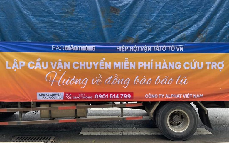 Lập cầu vận chuyển miễn ph&iacute; h&agrave;ng cứu trợ người d&acirc;n v&ugrave;ng b&atilde;o, lũ