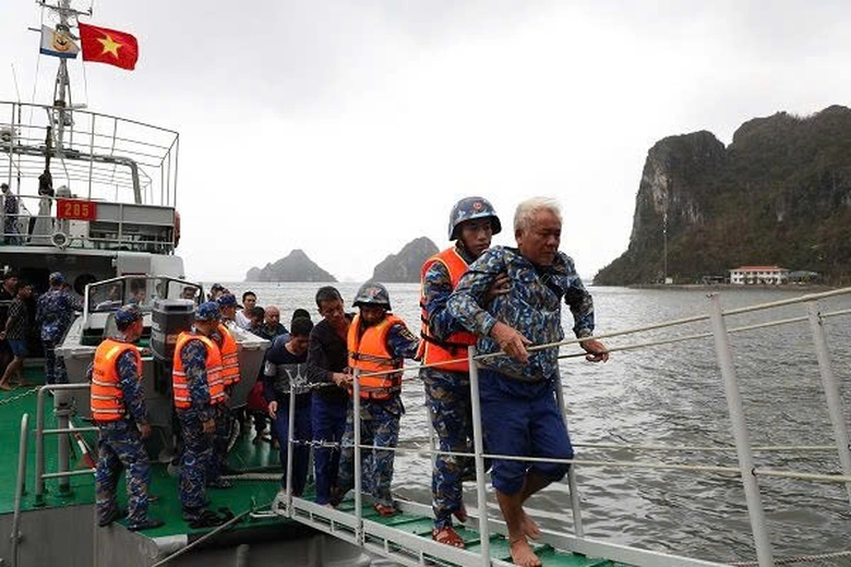 Vượt s&oacute;ng dữ cứu người giữa phong ba - Ảnh 3.