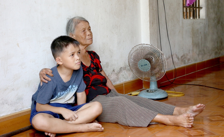 Bố mất v&igrave; tai nạn, 3 con nhỏ mịt mờ tương lai- Ảnh 3.