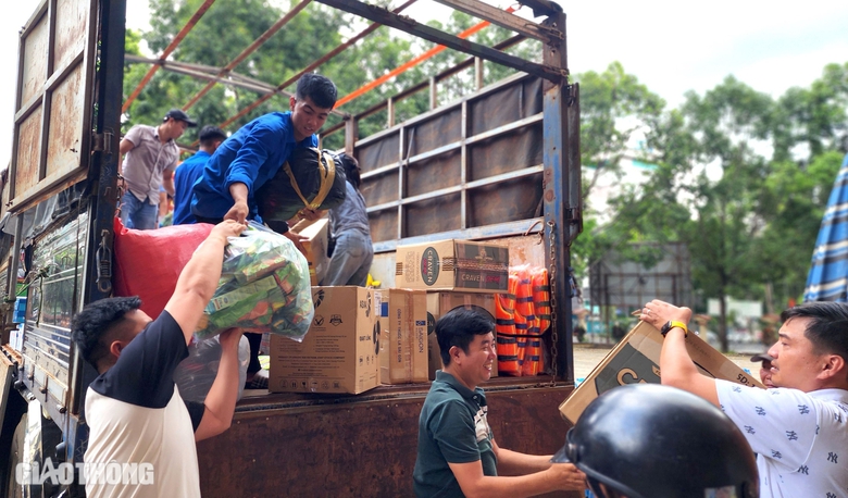 Những chuyến xe chạy xuyên đêm, đưa tấm lòng người dân Tây Nguyên ra Bắc- Ảnh 8. Những chuyến xe chạy xuyên đêm, đưa tấm lòng người dân Tây Nguyên ra Bắc- Ảnh 8.