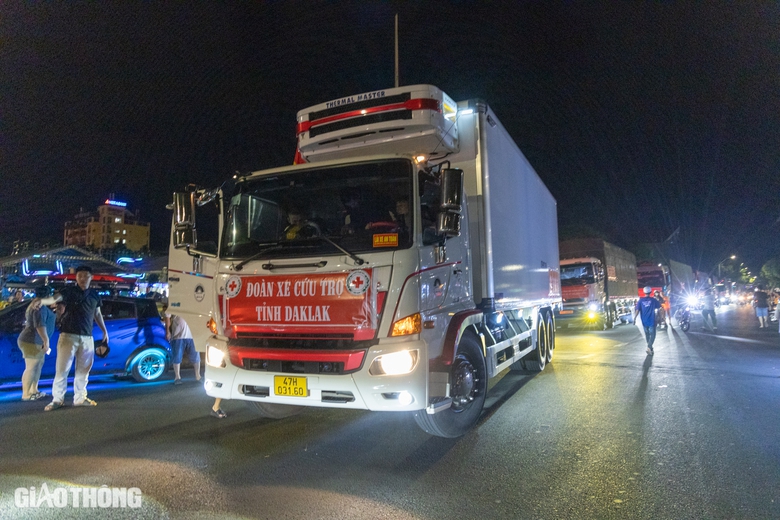 Những chuyến xe chạy xuyên đêm, đưa tấm lòng người dân Tây Nguyên ra Bắc- Ảnh 11. Những chuyến xe chạy xuyên đêm, đưa tấm lòng người dân Tây Nguyên ra Bắc- Ảnh 11.