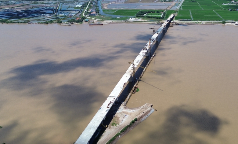 Dừng tổ chức sự kiện hợp long cầu vượt sông Hồng nối Thái Bình - Nam Định- Ảnh 1. Dừng tổ chức sự kiện hợp long cầu vượt sông Hồng nối Thái Bình - Nam Định- Ảnh 1.