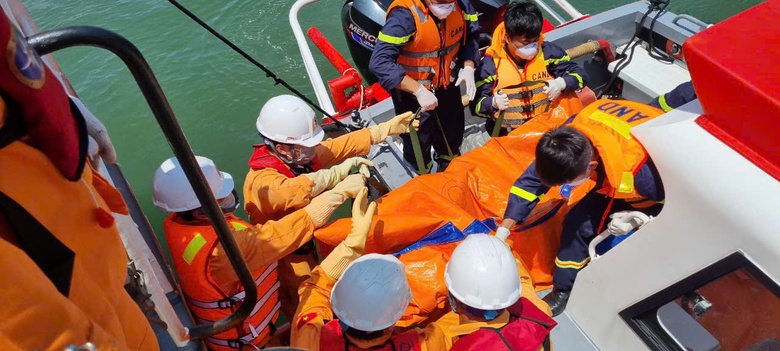 Chưa tìm thấy 2 thuyền viên tàu Hồng Gai mất tích trong bão số 3- Ảnh 1. Chưa tìm thấy 2 thuyền viên tàu Hồng Gai mất tích trong bão số 3- Ảnh 1.
