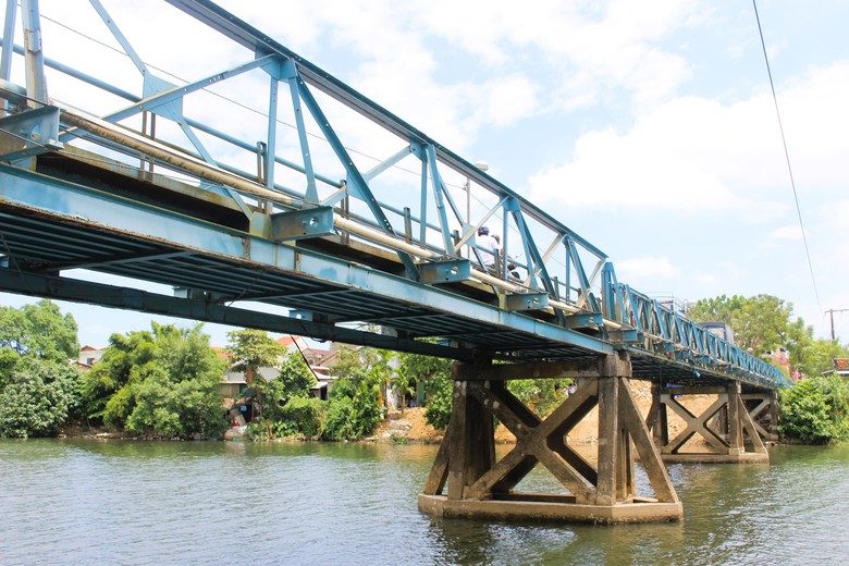 Theo ch&acirc;n người nh&aacute;i &ldquo;nội soi&rdquo; hệ thống trụ của 4 c&acirc;y cầu tr&ecirc;n s&ocirc;ng Hương- Ảnh 13.