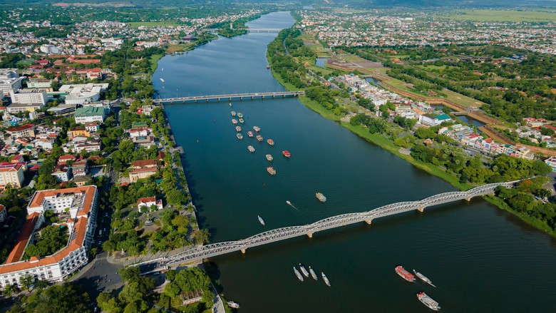 Theo ch&acirc;n người nh&aacute;i &ldquo;nội soi&rdquo; hệ thống trụ của 4 c&acirc;y cầu tr&ecirc;n s&ocirc;ng Hương- Ảnh 9.